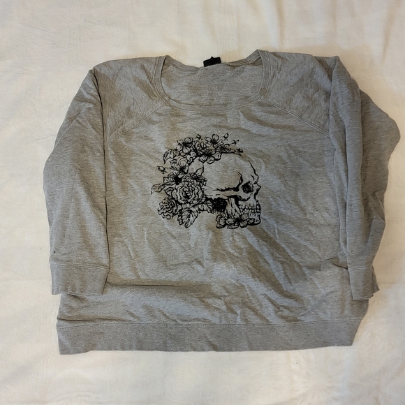 torrid Sweaters - Torrid Gray Floral Skull Women's Sweater Sz 4
